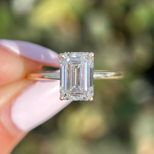 Anello con diamanti coltivati