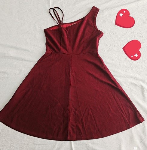 Abito con spalle - , elastiche