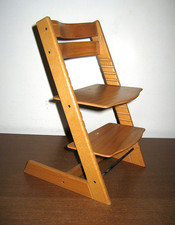 Mensola da scrivania sedia vintage in miniatura in legno con ripiani regolabili