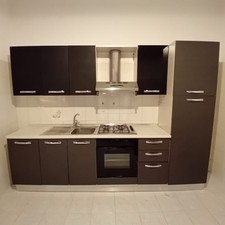 cucina completa di elettrodomestici usata