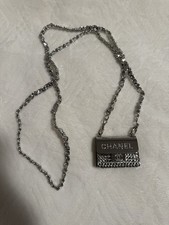 Collana con ciondolo lungo