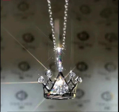 Ciondolo corona diamante