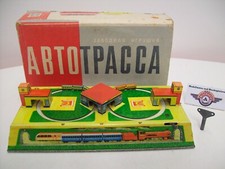 Due treni rotanti su binario