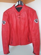 giacca moto donna in pelle rossa Suomy con protezioni