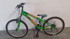 BICI BAMBINO COLORE VERDE TENUTA MOLTO BENE