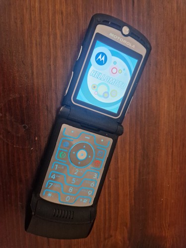 Cellulare motorola da - v3,