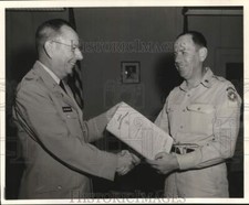 1960 Press Photo Major Irving Zussman congratulated on promotion to Lt. Colonel