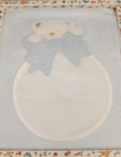 COPERTINA CULLA IN PILE AZZURRO "ORSO CON FIOCCO" CON AIDA DA RICAMARE