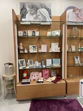 arredamento negozio usato ottime condizioni legno 5 vetrine  un bancone ecc 