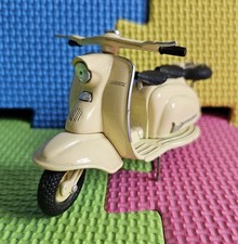 Xonex Lambretta Scooter, Crema