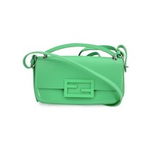 Autentica custodia telefono baguette Fendi in pelle verniciata verde e pelle