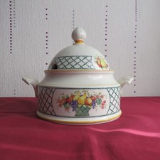 1 soupière en porcelaine