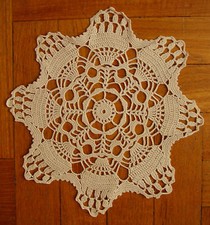 CENTRO CENTRINO ROTONDO VINTAGE LAVORATO ALL'UNCINETTO ANNI '50 diam. cm.21,5