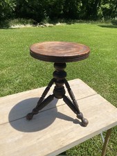 Antico sgabello pianoforte