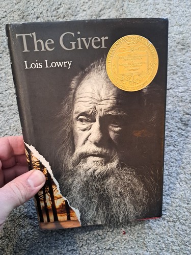 The giver lois lowry - lois,