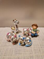 Lotto Di Statuine In Resina Con Vassoietto In Porcellana 