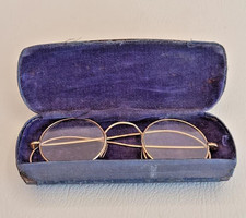 Occhiali antichi montatura