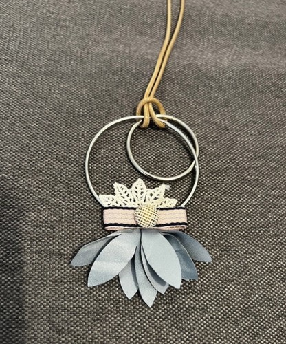 Collana fiore stoffa - di, e