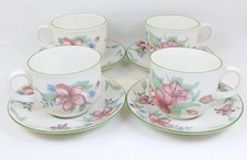 4 tazze da tè e piattini