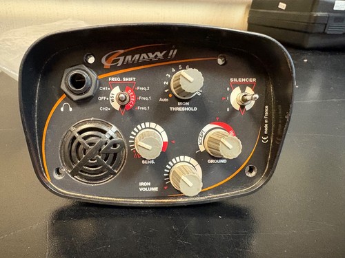 Metal detector control head