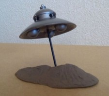 ADAMSKI TYPE UFO FIGURE /Nave