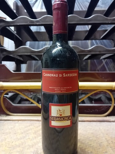 Bottiglia vino rosso cannonau - bottiglia,
