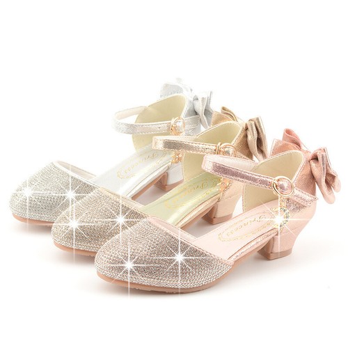 Scarpe sandali con ciondolo