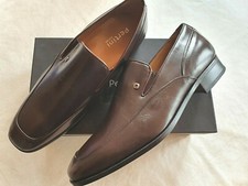 chaussures neuves en cuir