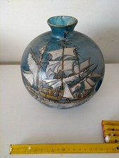 ANNI '70 VASO ARTIGIANALE IN VETRO CON VELIERO DIPINTO A MANO  ALTEZZA CA. 19 CM