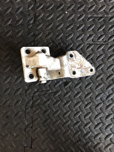 Cerniera inferiore porta