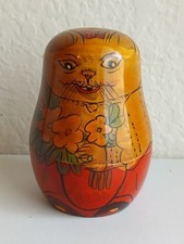 KITTY CATS HOLDING HEARTS