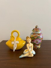 Oggetti in ceramica colorata per arredare casa