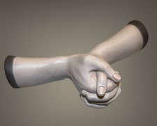 Mani preganti per statua