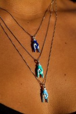 Collana con ciondolo mano