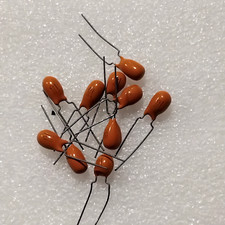 10pz Condensatori 22uF 35V Tantalio THT p5mm.