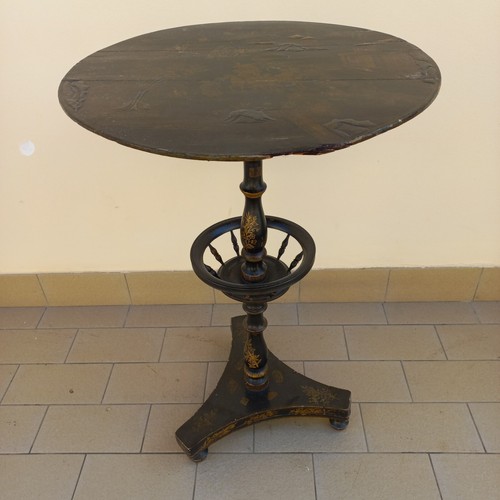 Elegante tavolino laccato - , a