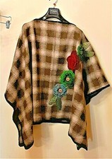 Poncho  uncinetto  fiori  unico fatto a mano tartan quadri scozzese mantella