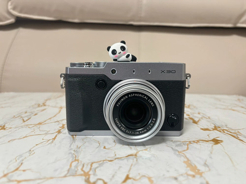 Fuji x30 silver - 12mp, 2/3