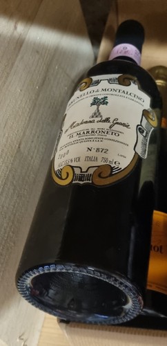 Vino rosso marroneto - vino,