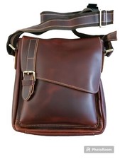 BORSA A TRACOLLA IN VERA PELLE MARRONE, MOLTO ROBUSTA E CAPIENTE.