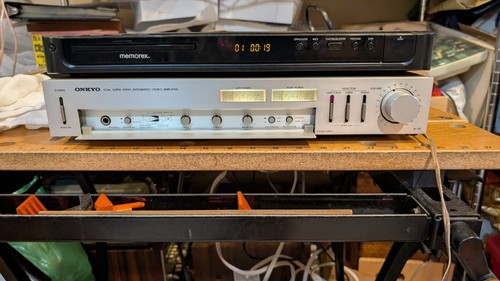 Amplificatore stereo integrato