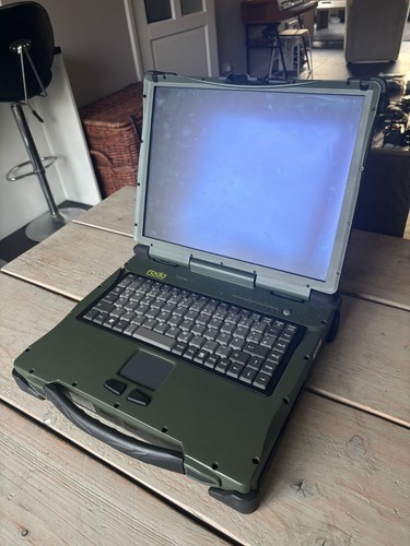 Robusto laptop roda rocky iii - laptop,