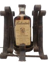 * Bottiglia di scotch whisky