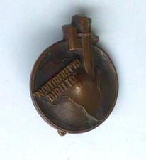 Distintivo italiano "Noi tireremo diritto" 2 gm -  Italian badge WWII