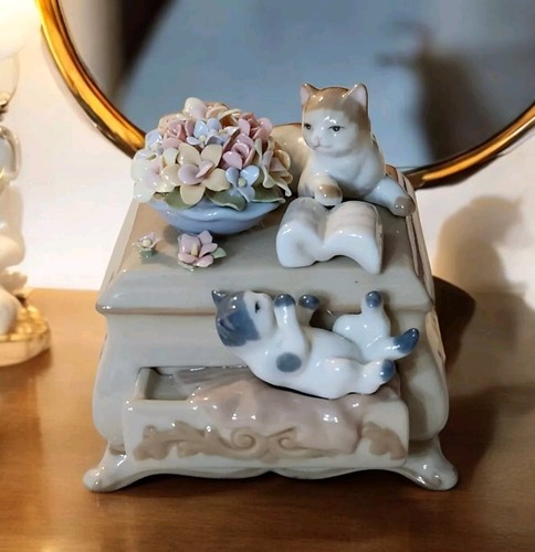 Vintage due gattini che
