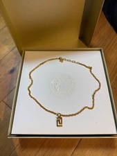 Collana con ciondolo logo oro