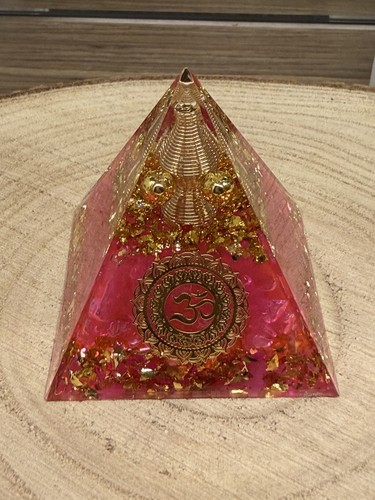 Piramide orgonite con quarzo - piramide,