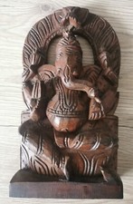 statua in legno del dio Ganesh, intagliata a mano