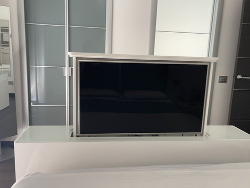 Mobile con sollevatore e - tv,