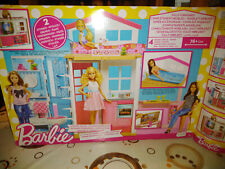 Barbie Casa Componibile con 2 Piani e Tanti Accessori Trasformabili, Multicolore